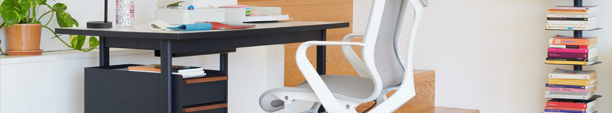 Grey Lino Chair at a white Memo desk