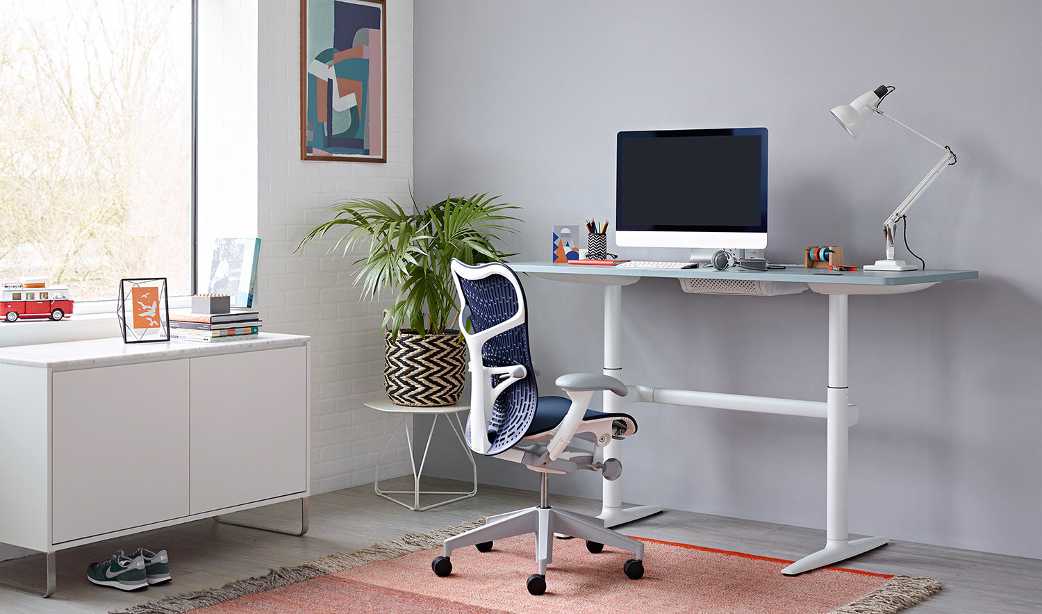 White and twilight Mirra 2 chair in a home office environment.